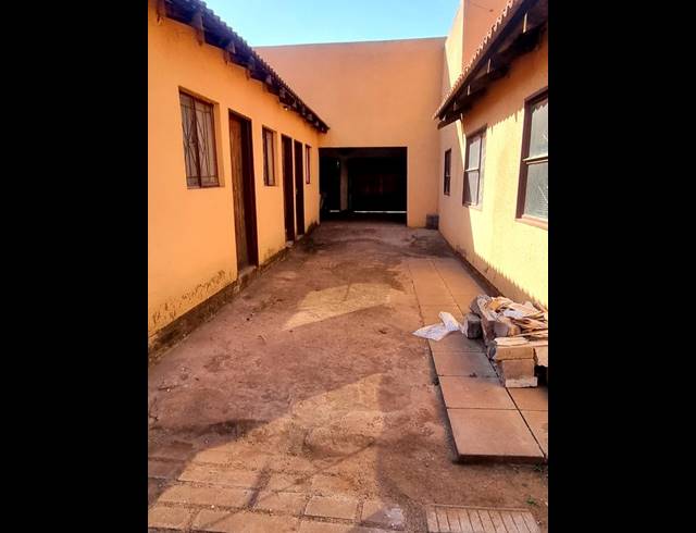 3 BEDROOM HOUSE FOR SALE IN VOSLOORUS